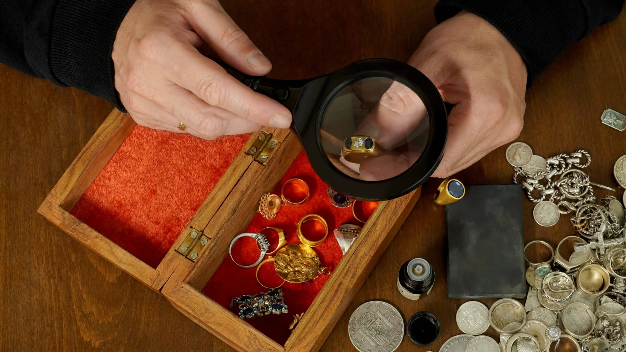 How to Choose Between a Local Gold Sale or an Online Sale When You Need Cash Quickly