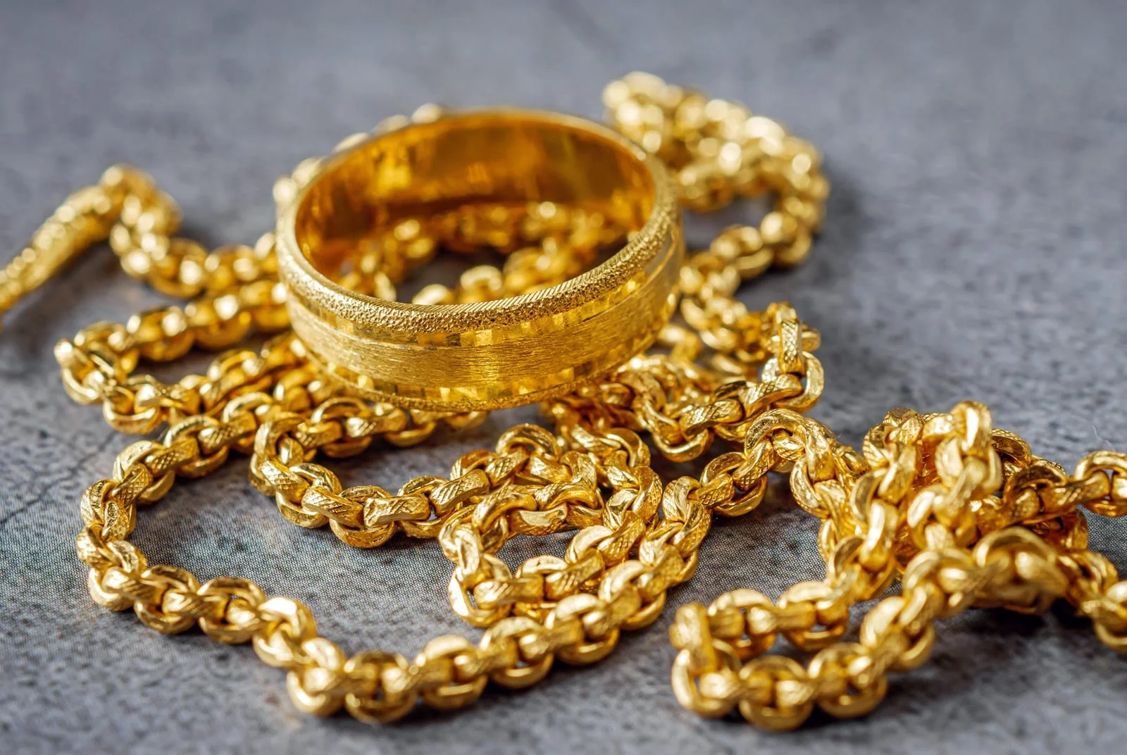 Selling a Gold Ring or Chain in Tyler, TX: Your Single Item Seller Guide