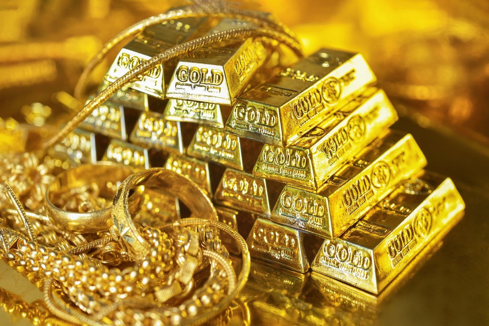 Selling Gold Jewelry vs. Bullion: What You Need to Know
